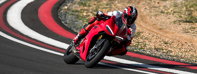 2025 Ducati Panigale V2 और V2 S भारत में लॉन्च — अब तक की सबसे एडवांस स्पोर्ट्स बाइक? 2 2025 Ducati Panigale V2