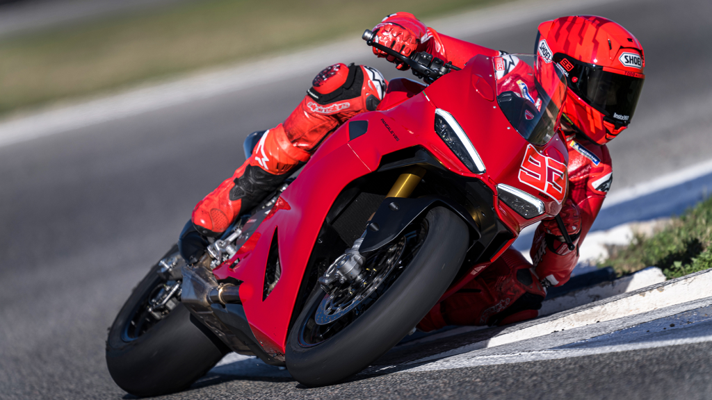 2025 Ducati Panigale V2 और V2 S भारत में लॉन्च — अब तक की सबसे एडवांस स्पोर्ट्स बाइक? 3 2025 Ducati Panigale V2