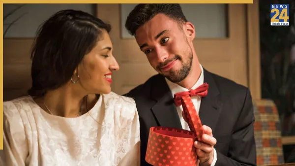 Karwa Chauth Special: करवा चौथ पर अपने पति के लिए इस तरह बनाएं केसर फेनी 3 Karwa Chauth Special