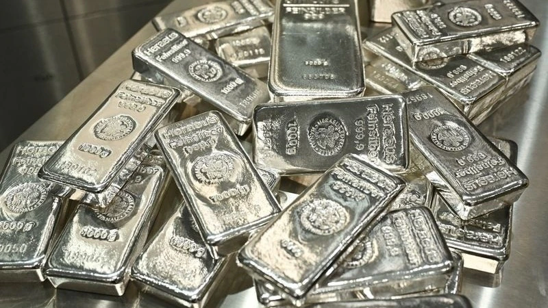 Silver Price Crash 2025: चांदी के दामों में 17% की भारी गिरावट, जानिए वजह और आगे का हाल | 3 Silver Price Crash 2025