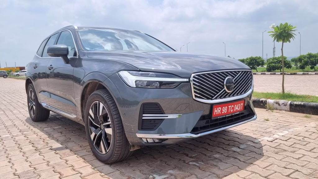 2025 Volvo XC60 Drive Review — ट्रैफिक और हाइवे पर लग्ज़री SUV कितनी Practical? 3 2025 Volvo XC60 Drive Review