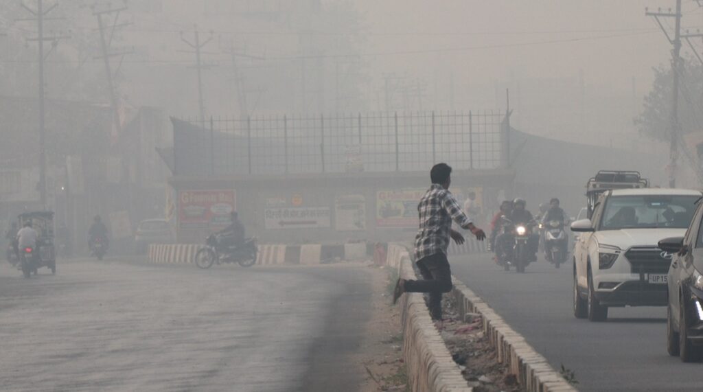 Delhi Air Pollution 2025: ‘छोड़ दें दिल्ली’, बेहद खतरनाक हुई राजधानी की हवा; डॉक्टरों ने जारी किया हेल्थ अलर्ट 4 Delhi Air Pollution 2025