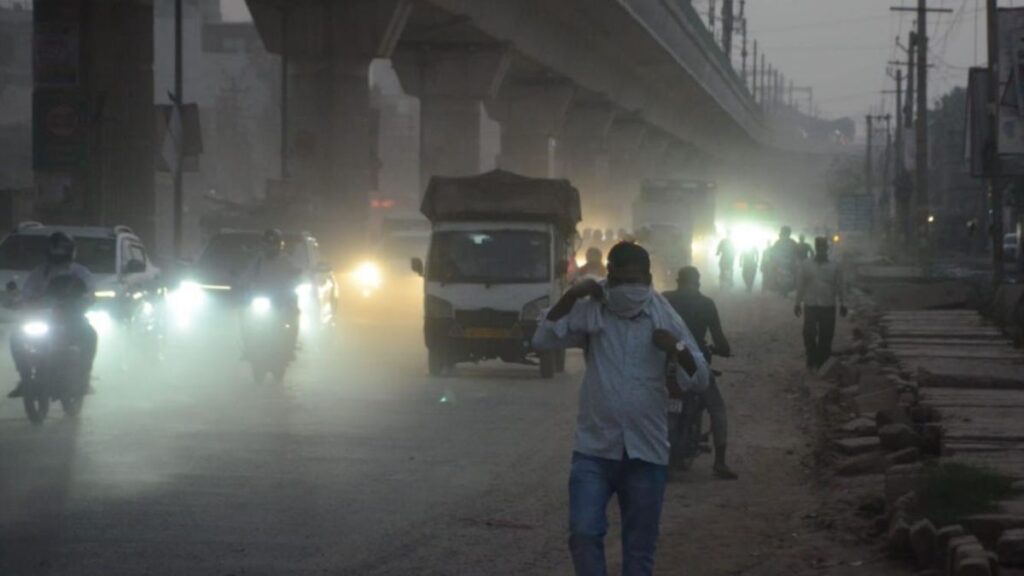 Delhi Air Pollution 2025: ‘छोड़ दें दिल्ली’, बेहद खतरनाक हुई राजधानी की हवा; डॉक्टरों ने जारी किया हेल्थ अलर्ट 3 Delhi Air Pollution 2025