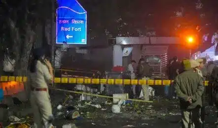 Delhi Red Fort Blast 2025: दिल्ली में लाल किला के पास हुआ भीषण धमाका, 12 की मौत! 4 Delhi Blast Near Red Fort 20251