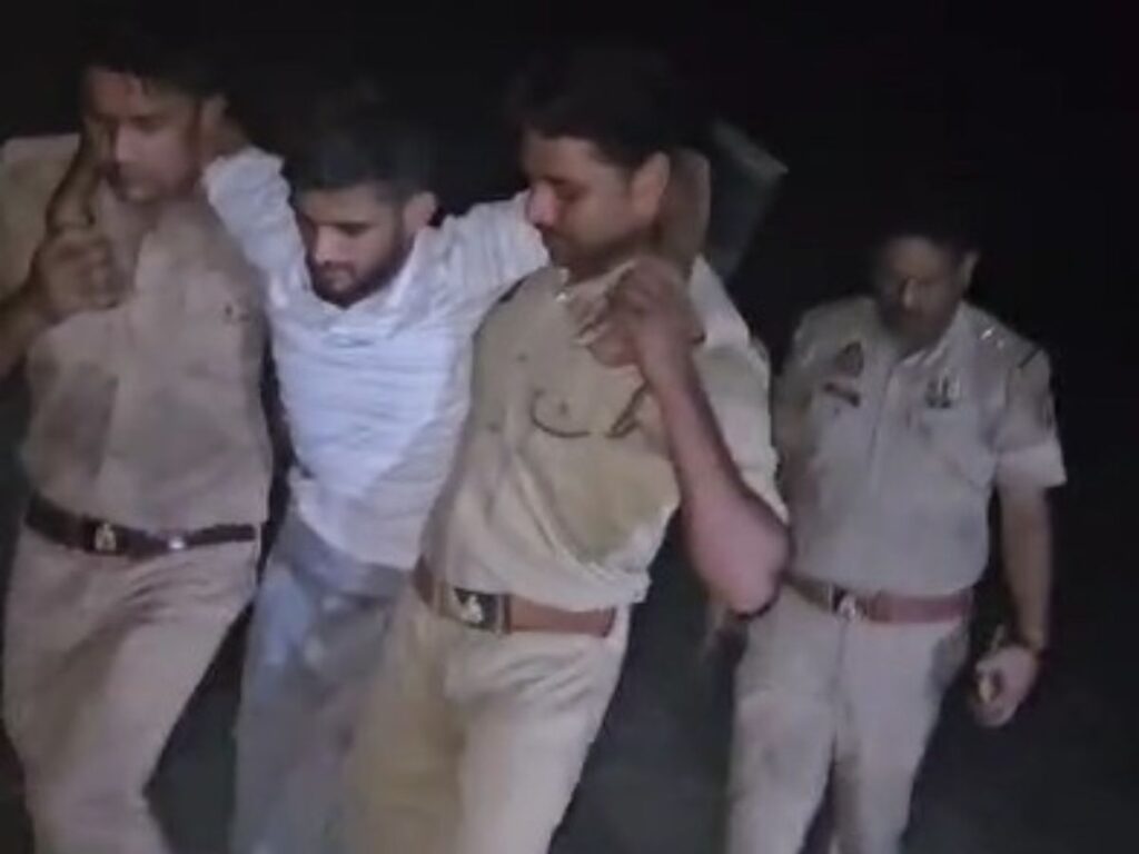 All-State Police Checks & UP Crackdown: यूपी समेत कई राज्यों में घुसपैठियों की पहचान — योगी ने DMs को दिए कड़े निर्देश 2 UP Crackdown