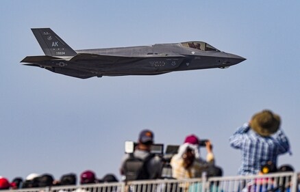 USA ने Saudi Arabia को F-35 Stealth Fighter Jets बेचने की अनुमति दी — Trump Announces Historic Arms Deal 4 USA