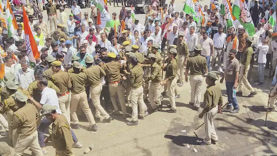 Rajasthan Congress Protest: सरकार के खिलाफ सड़कों पर उतरी कांग्रेस, राजनीतिक तापमान बढ़ा 4 Rajasthan Congress Protest